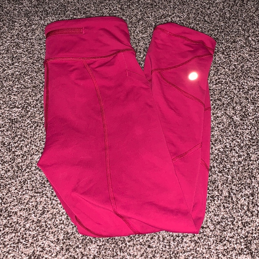 red cropped lulu leggings!
